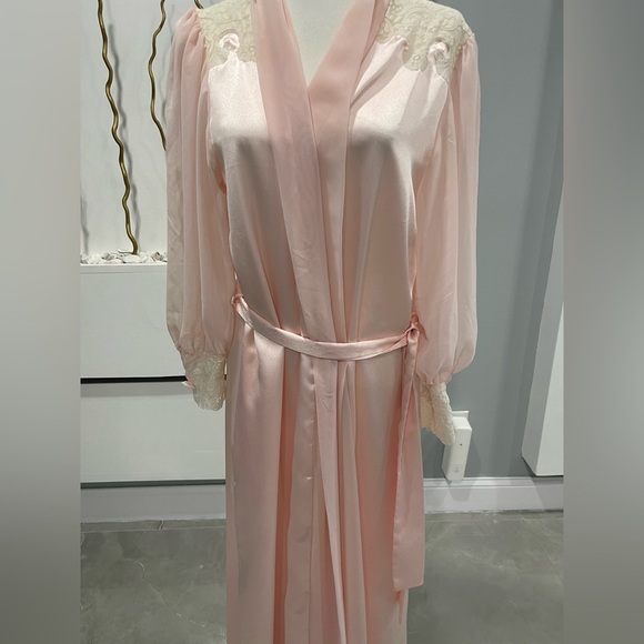Elegant Pink Lace Trim Robe Christian  Dior - Picture 2 of 12